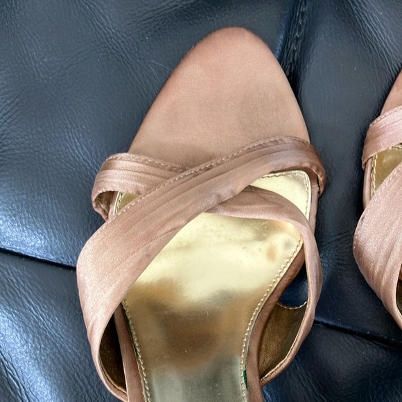 Women’s size 9 Le Château Chic shiny tan golden Stiletto Heels with Ankle Strap - Picture 7 of 16